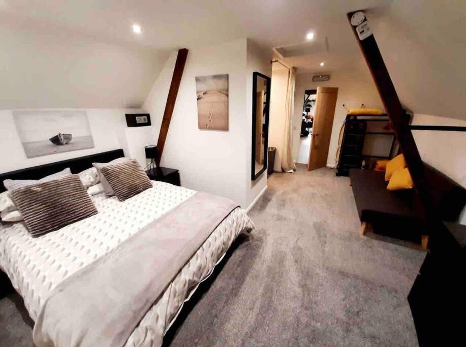 Lovely 1-Bedroom Serviced Apartment In Deal, Kent מראה חיצוני תמונה